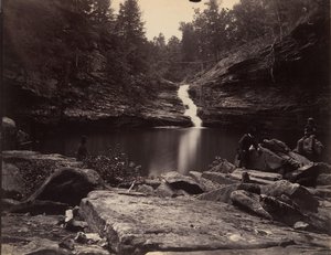 Jezioro Lula i Upper Falls na Rock Creek, w pobliżu Lookout Mountain, Georgia, 1864-65. autorstwa Isaac H. Bonsall