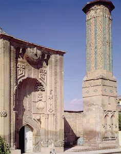 Portal wejściowy i minaret z ok. 1260-65 (foto) autorstwa Islamic School