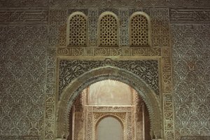 Wnętrze Wieży Księżniczek (Torre de los Infantes) autorstwa Islamic School