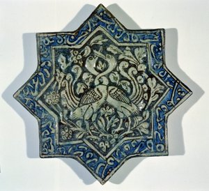 Płytka w kształcie gwiazdy, nałożona na glazurę, pozłacana liśćmi w stylu Takht-e Solaiman, XIII-XIV w. (ceramika) autorstwa Islamic School