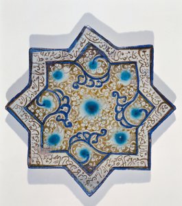 Płytka w kształcie gwiazdy, nałożona na glazurę, pozłacana liśćmi w stylu Takht-e Solaiman, XIII-XIV w. (ceramika) autorstwa Islamic School