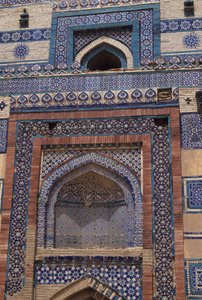 Kafle na bramie wejściowej do mauzoleum Bibi Jawindi (zm. 1403) wzniesionego w 1494 r. autorstwa Islamic School