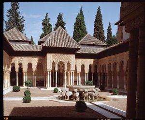Widok na dwór lwów, główny dwór dynastii Nasrydów Pałac Lwów autorstwa Islamic School