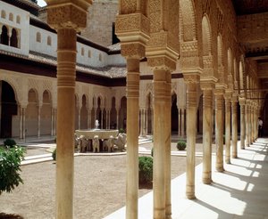 Widok na dwór lwów, główny dwór dynastii Nasrydów Pałac Lwów autorstwa Islamic School