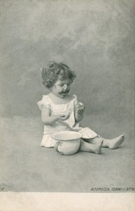 Dziecko bawiące się bąbelkami (zdjęcie czarno-białe) autorstwa Italian Photographer