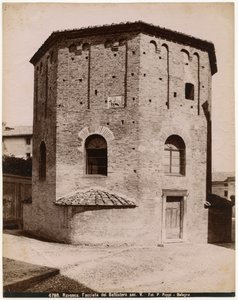 Baptysterium Neonowego lub prawosławnego baptysterium, Rawenna, Emilia-Romania, Włochy, fot. Pietro Poppi, Bolonia, ok. 1900 autorstwa Italian Photographer