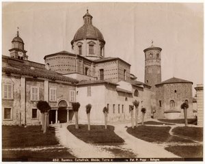 Katedra Zmartwychwstania Pańskiego Jezusa Chrystusa z baptysterium po prawej, Rawenna, Emilia-Romania, Włochy, fot. Pietro Poppi, Bolonia, ok. 1900 autorstwa Italian Photographer