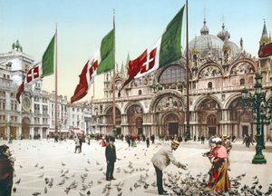 Karmienie gołębi na Placu Świętego Marka w Wenecji, ok. 1900 autorstwa Italian Photographer