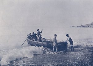 Włochy: Bordighera, rybacy wracają do portu (zdjęcie czarno-białe) autorstwa Italian Photographer