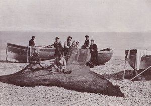 Włochy: Bordighera, rybacy pracujący (zdjęcie czarno-białe) autorstwa Italian Photographer