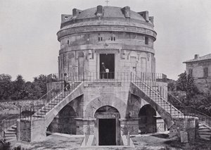 Włochy: Grób Teodoryka, Rawenna (zdjęcie czarno-białe) autorstwa Italian Photographer
