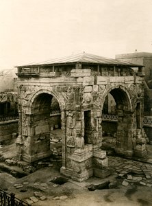 Łuk Marka Aureliusza po renowacji, Trypolis, Libia autorstwa Italian Photographer