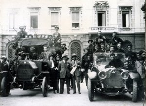 Mediolan, 3 i 4 sierpnia 1922. Reakcja faszystów na strajk. Zespoły akcji na Placu Scala. autorstwa Italian Photographer
