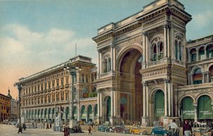Mediolan: Piazza del Duomo, wejście do galerii (zdjęcie kolorowe) autorstwa Italian Photographer