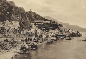 Neapol: Amalfi, Panorama (zdjęcie czarno-białe) autorstwa Italian Photographer