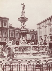 Sycylia: Fontanna w Mesynie (zdjęcie czarno-białe) autorstwa Italian Photographer