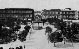 Taranto, Villa Garibaldi i skrzynka harmoniczna (zdjęcie czarno-białe) autorstwa Italian Photographer