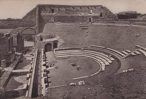 Teatro Tragico, Teatr Tragedii, dramaty (zdjęcie czarno-białe) autorstwa Italian Photographer