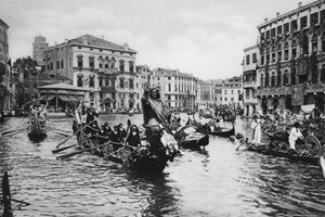 Wenecja, Grand Canal w uroczystości (zdjęcie czarno-białe) autorstwa Italian Photographer