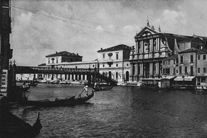 Wenecja, kościół jezuitów i dworzec kolejowy (zdjęcie b / w) autorstwa Italian Photographer