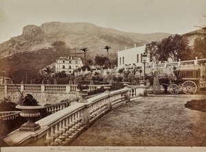 Willa z ogrodem tarasowym w Monte Carlo w Księstwie Monako autorstwa Italian Photographer