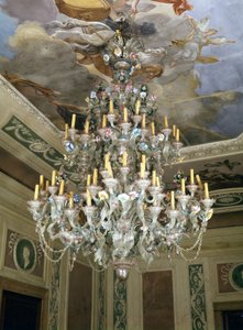 XVIII-wieczny żyrandol ze szkła Murano w fundacji Querini - Stampalia w Wenecji. autorstwa Italian School