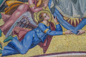 Anioł, detal z Wniebowzięcia Maryi do chwały, mozaika, szczyt centralnego wejścia w fasadzie katedry w Orvieto, Umbria, Włochy autorstwa Italian School