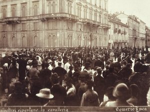 Obywatele rzucają wyzwanie kawalerii generała Bavy Beccaris podczas zamieszek w Mediolanie, 6-9 maja 1898 autorstwa Italian School