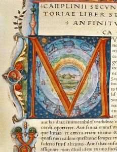 Historyczny inicjał „M” przedstawiający niebiosa i znaki zodiaku, z „Naturalis Historia” Pliniusza Starszego (wellum) autorstwa Italian School