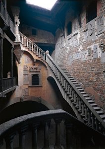 Widok wnętrza zamku hrabiów Guidi lub Palazzo pretorio autorstwa Italian School