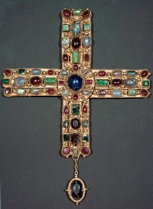 Sztuka Lombardzka: Złoty Krzyż i Kamienie Berengario (Berenger) (850-924) Król Włoch i cesarz Świętego Cesarstwa. Monza z IX wieku, Muzeum Katedralne - Sztuka Lombardzka: krzyż ze złota i kamieni szlachetnych Berengario (Berenger) (850-924), Król Ital autorstwa Italian School