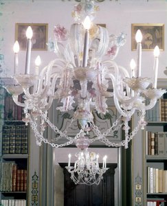 Żyrandol ze szkła Murano z XVIII wieku. Palazzo Lechi w Montirone koło Brescii. autorstwa Italian School