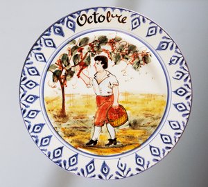 Talerz przedstawiający miesiące, październik, ceramika, produkcja Nove di Bassano, region Veneto, Włochy, XX wiek. autorstwa Italian School