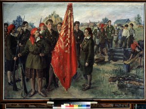 Komsomol wojskowy (Wojskowy Komsomol). Organizacja młodzieży komunistycznej Związku Radzieckiego, opis grupy młodzieży w mundurach (wojskowych i szpitalnych) i broni zgromadzonych wokół czerwonego sztandaru, w pobliżu budynków efem
