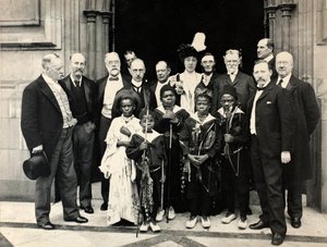 Pigmeje afrykańscy w Izbie Gmin, Londyn, 29 czerwca 1905 (odbitka żelatynowo-srebrowa)