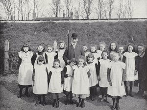Hocktide w Hungerford, wymagające wakacje dla dzieci w wieku szkolnym autorstwa J. Benjamin Stone