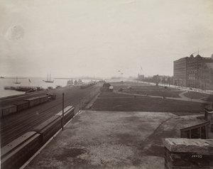 Widok na południe od Michigan Avenue od zachodniej strony torów Illinois Central Railroad, Chicago, ok. 1890 r autorstwa J. W. Taylor