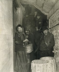 Czekam na wpuszczenie na stację Mulberry Street