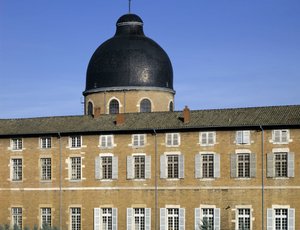 Architektura barokowa: kopuła Hotelu Dieu (XVIII wiek) autorstwa architekta Jacquesa Germaina (Jacques-Germain) Soufflota (1713-1780). Macon, Saone i Loire (Saone-et-Loire) (71).