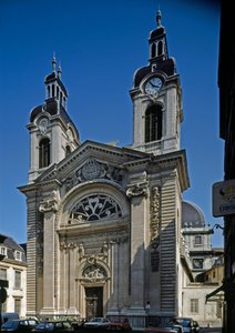 Widok na kaplicę Hotelu Dieu (Hotel-Dieu) (XII-XIII w.) przeprojektowanego przez architekta Jacquesa Germaina Soufflota (1713-1780). Lyon, Rodan