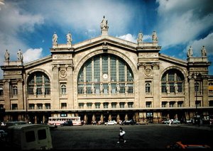 Widok fasady Gare du Nord, zbudowanej w latach 1861-63