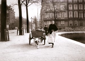 Kobieta z wozem, Rotterdam, 1898.