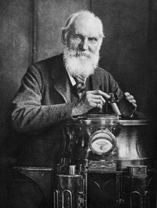Lord Kelvin, szkocki matematyk i fizyk, ze swoim kompasem, 1902
