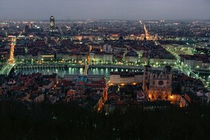 Widok na Lyon pomiędzy Pont de la Feuillite, Pont Bonaparte na wysokości.... autorstwa James L Stanfield