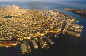 Widok z lotu ptaka na Starą Hawanę, port w Hawanie, Canal del Puerto, Bahia de la Ha... autorstwa James L Stanfield