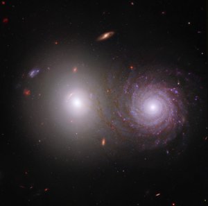 Oddziałujące galaktyki VV 191 (złożony obraz Webba i Hubble