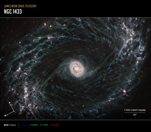 NGC 1433 (obraz kompasu MIRI) autorstwa James Webb Space Telescope (NASA)