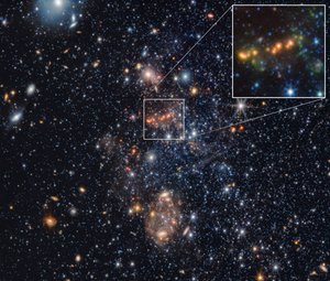 Wyciąg z obszaru Sextans A zawierający wielopierścieniowe węglowodory aromatyczne (zdjęcia z kamer NIRCam i MIRI) autorstwa James Webb Space Telescope (NASA)