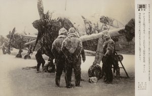 Lotnicy na lotnisku w czasie burzy śnieżnej, II wojna światowa autorstwa Japanese Photographer