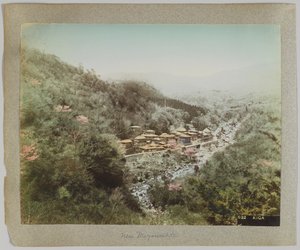 Kiga, niedaleko Miyanoshita, Prefektura Kanagawa, Japonia (ręcznie kolorowane czarno-białe zdjęcie) autorstwa Japanese Photographer